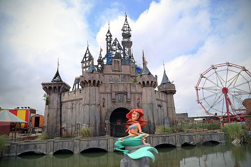 Dismaland - Byrion Smith from UK, CC BY 2.0 <https://creativecommons.org/licenses/by/2.0>, via Wikimedia Commons